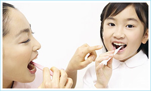 定期検診での歯のクリーニング、ブラッシング指導